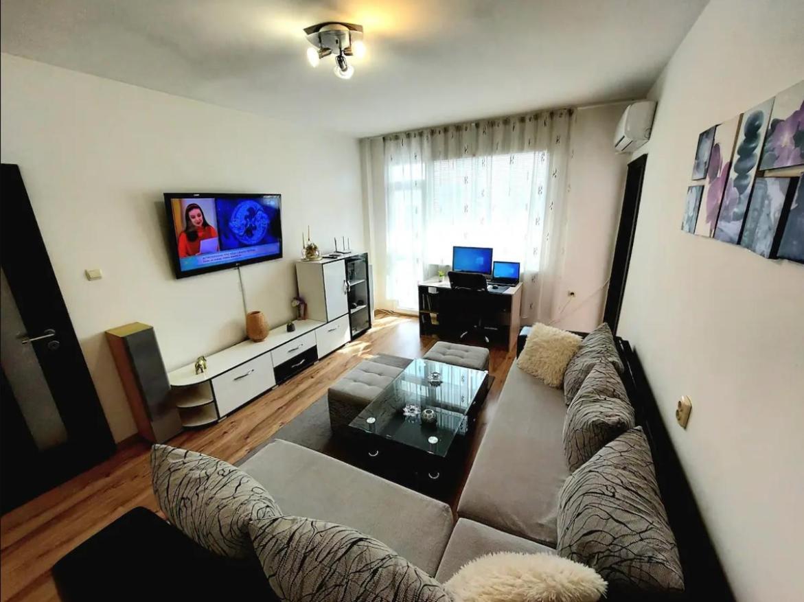3 Rooms Apartment, Top Center, 1St Floor, Aubg, Free Parking, Pc I5 Ssd, 3 Led Tvs 200 Channels, Wifi, Terrace, Easy-Late Check-In, Stay Before Greece Благоєвград Екстер'єр фото
